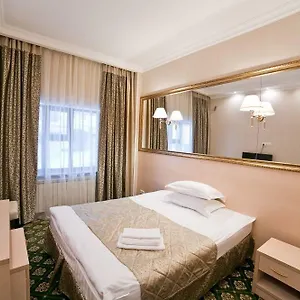 Hotel Versal ***