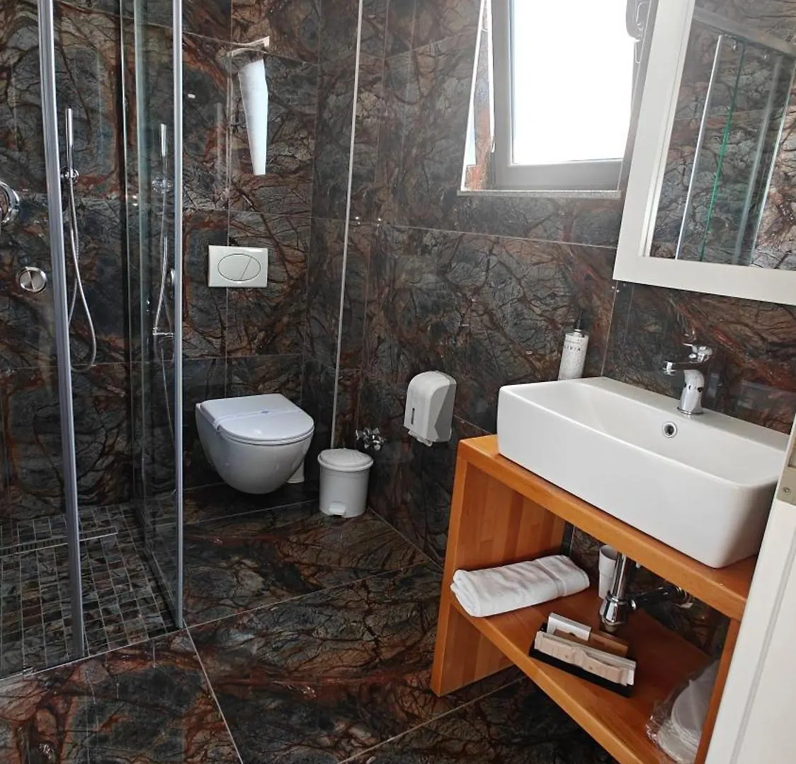 King Hotel Ksamil 4*,  Albania